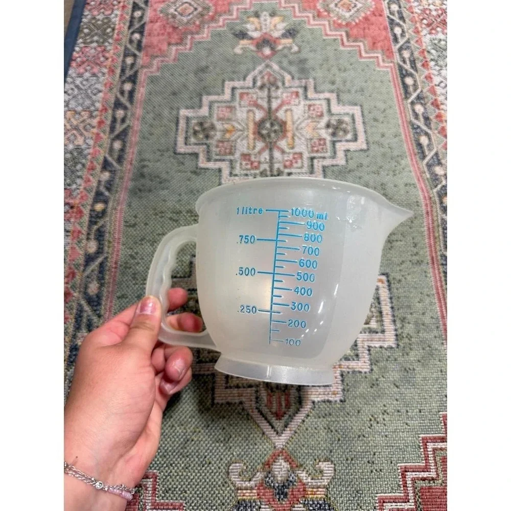 Tupperware Vintage Mix-N-Pour Pitcher 1 Liter 4 Cup 32 oz Clear Plastic